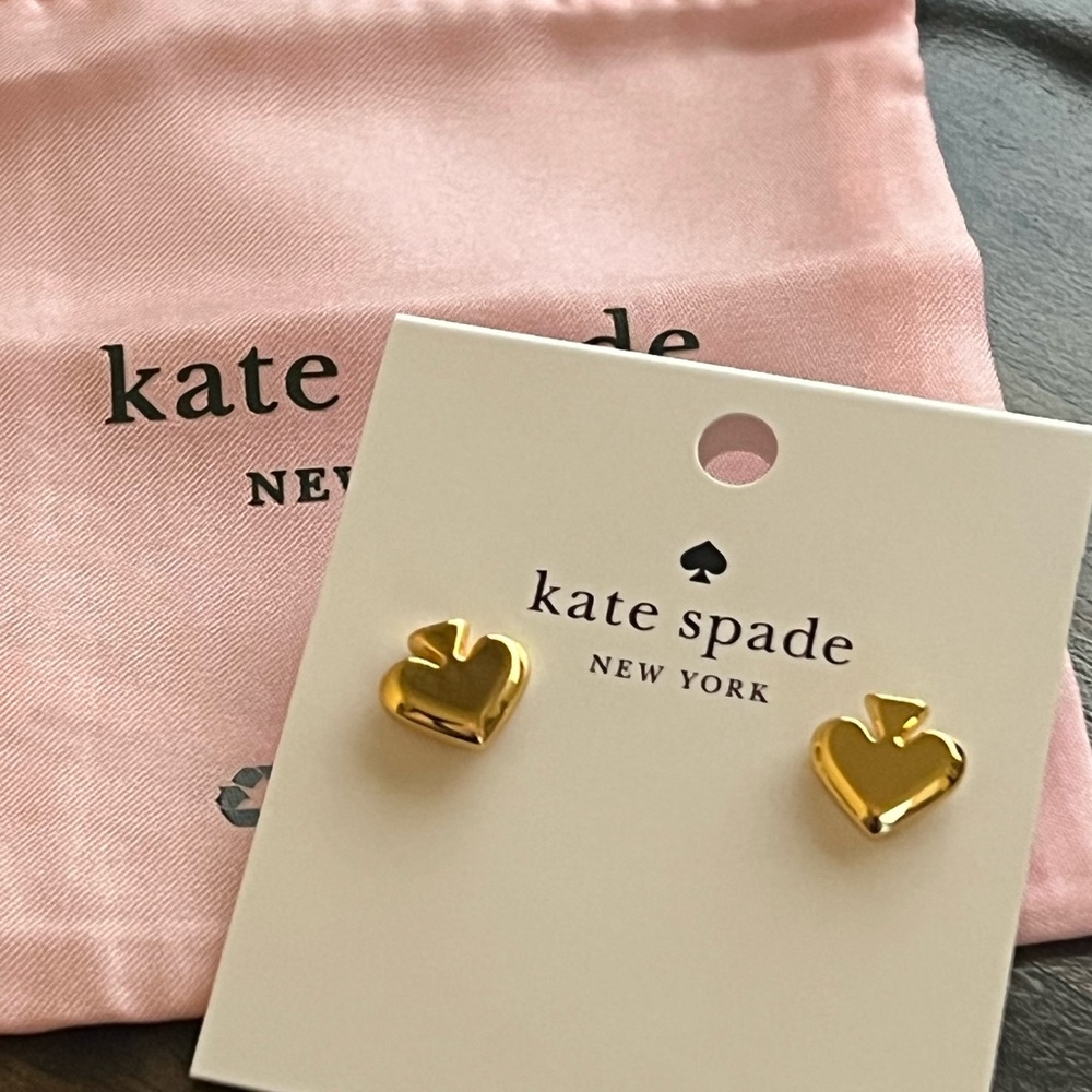 NWT Kate Spade Everyday Spade Gold Metal Studs Stud Earrings NEW - Picture 2 of 3